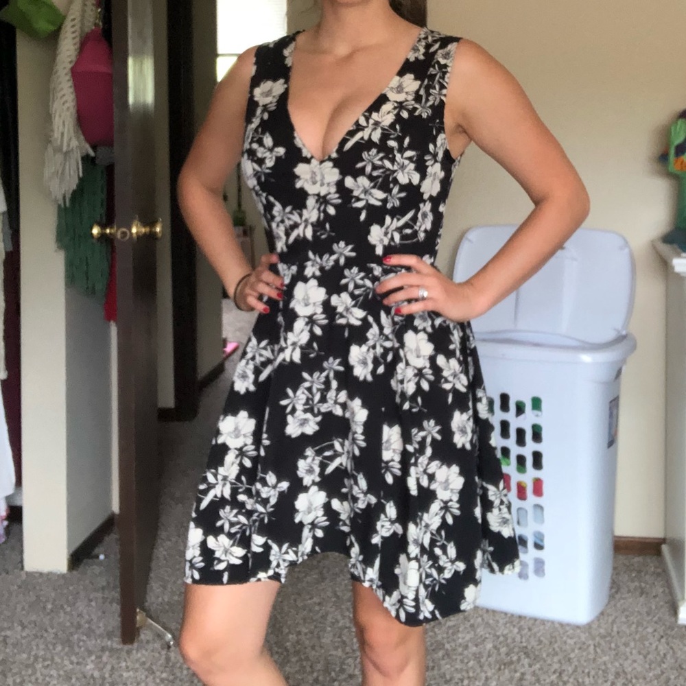 Black and white flower print dress